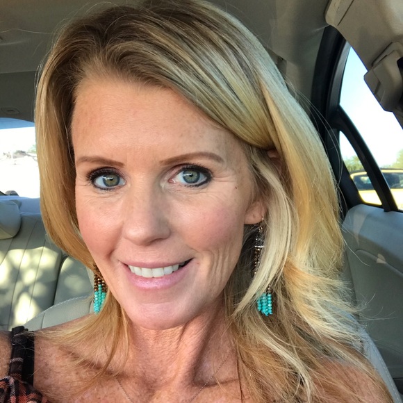 Meet your posher Linda! - Picture 6 of 6